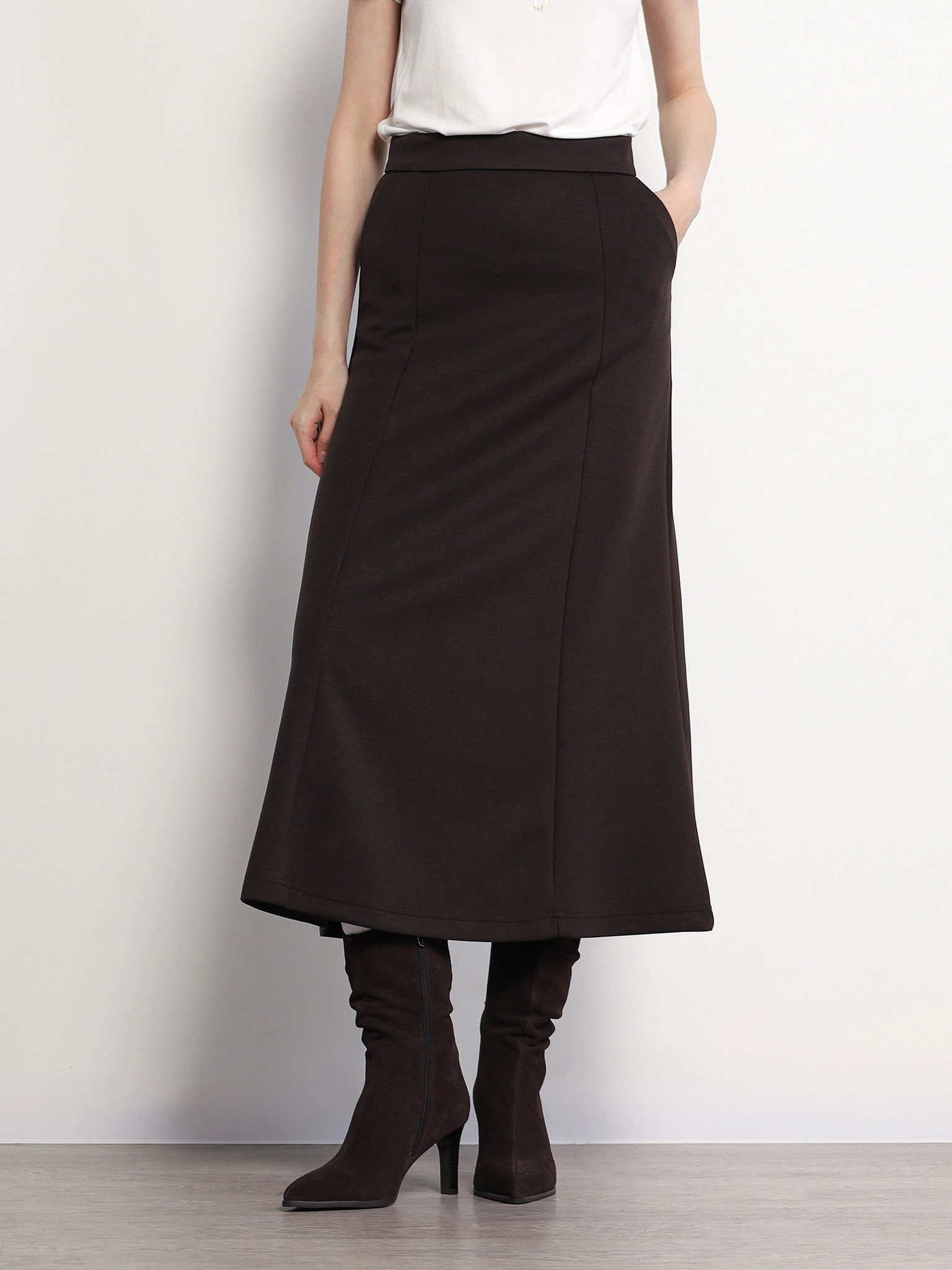 Юбка трикотажная темно-коричневого цвета А-силуэта